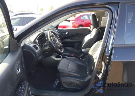 2019 Jeep Compass High Altitude Fwd z USA, uszkodzony, nr VIN 3C4NJCCB1KT819803